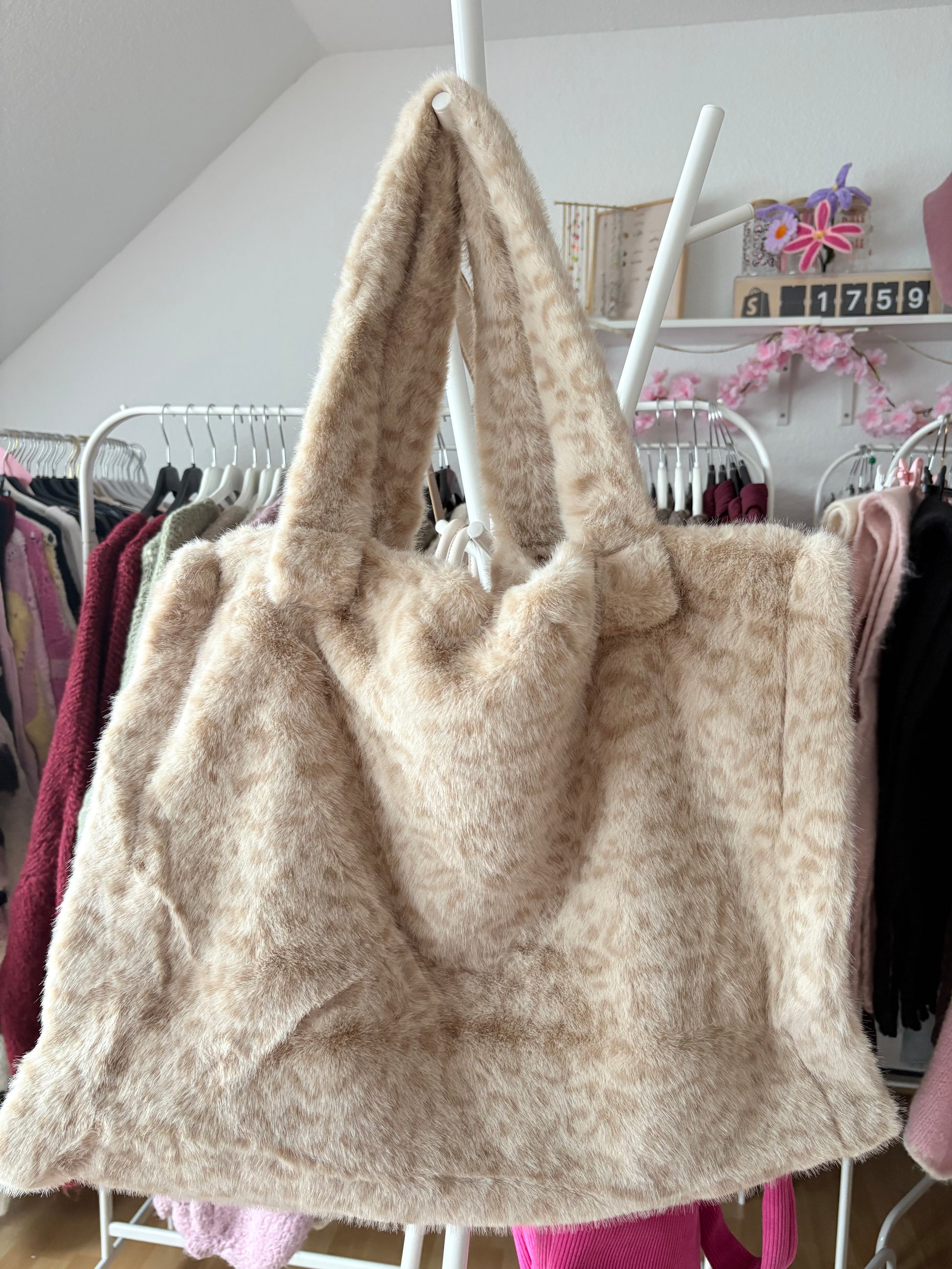 XL Kunstfell-Tasche „Leo Beige“