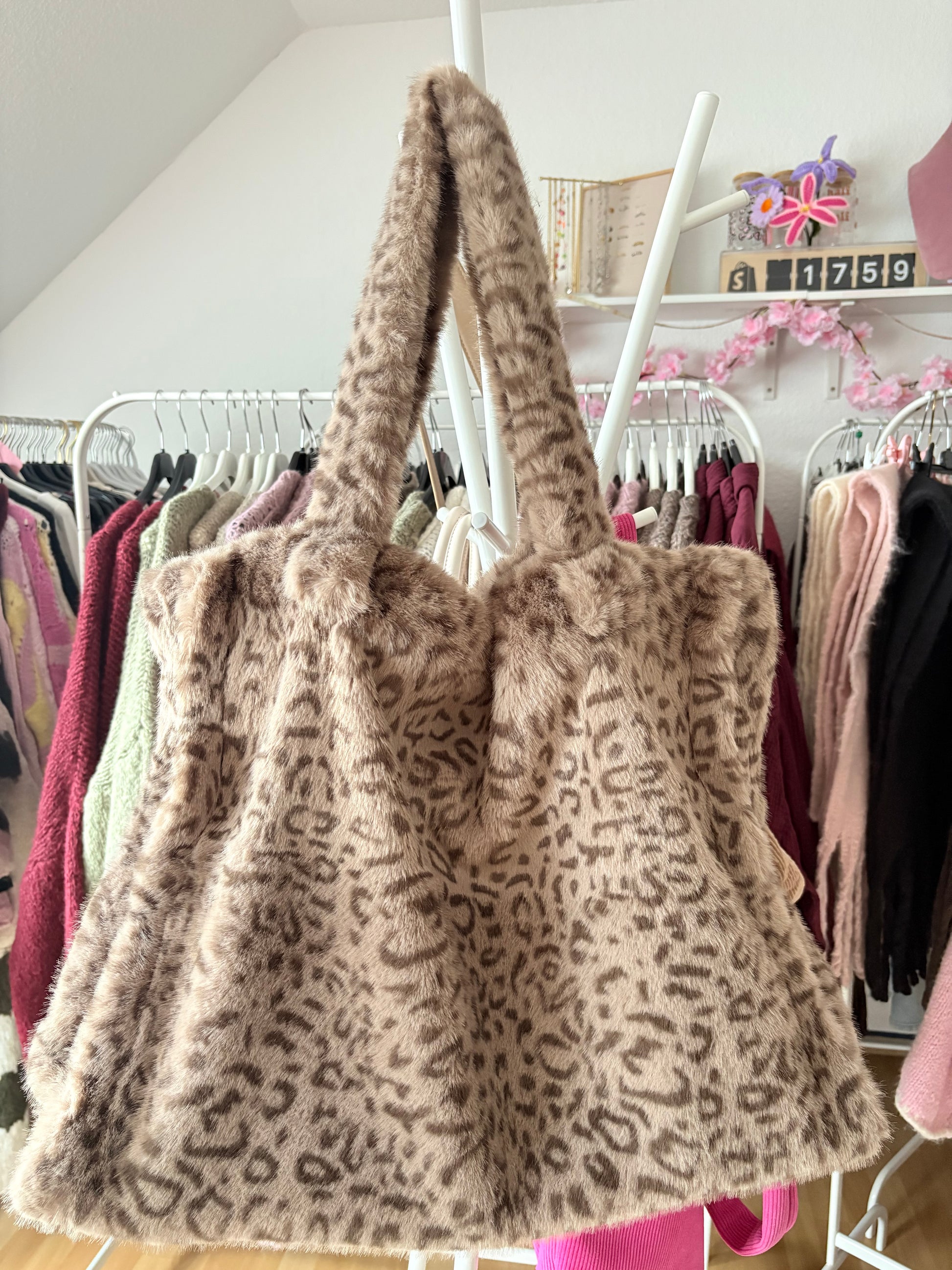 XL Kunstfell-Tasche „Leo Braun“